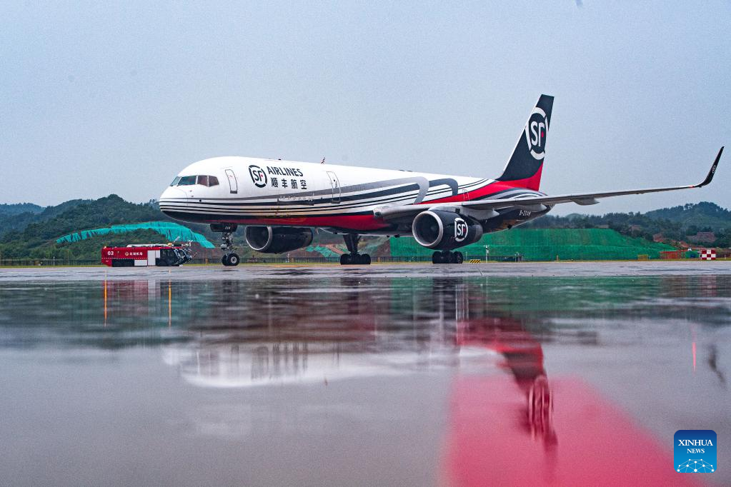 China Focus: Asia's first professional cargo hub airport put into operation in central China